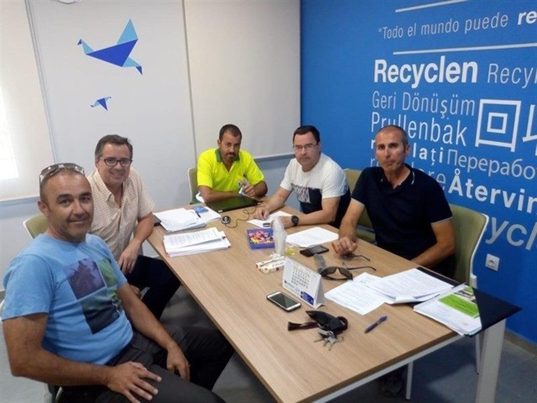 La firma del nuevo convenio pone fin al conflicto laboral de la planta de reciclaje Campiña 2000 en Sevilla