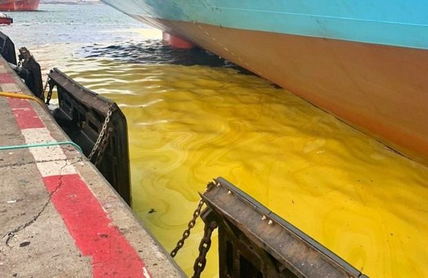 Solicitan un informe para esclarecer el origen de vertidos en el puerto de Algeciras (Cádiz)