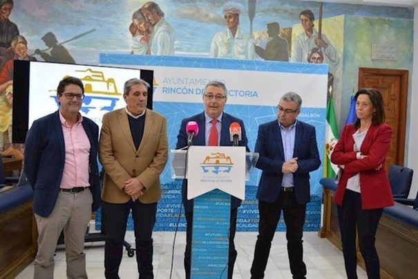 Implementan un sistema para prevenir acumulación de toallitas en la red de saneamiento de Rincón de la Victoria (Málaga)