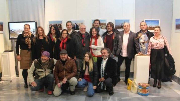 La muestra interdisciplinar “Mar & Plásticos” recoge la preocupación de 50 artistas por el Mar Menor
