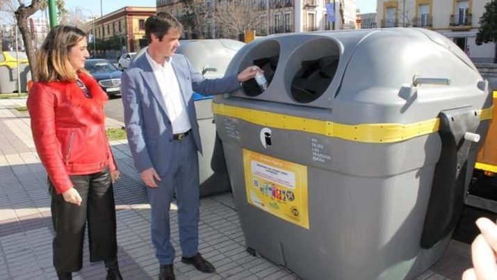 Ronda Histórica de Sevilla estrena nuevos modelos de contenedores que reducen el impacto visual y facilitan el reciclaje 