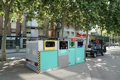 El barrio barcelonés del Bon Pastor amplía su prueba piloto con plataformas móviles de recogida selectiva
