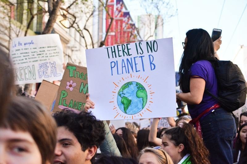 El movimiento ecologista convoca una acción global por el clima desde los balcones 