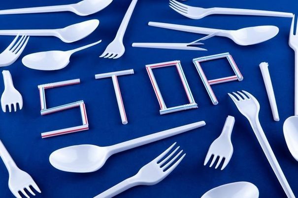 La tasa al plástico mitiga el atraso de España en fiscalidad verde 