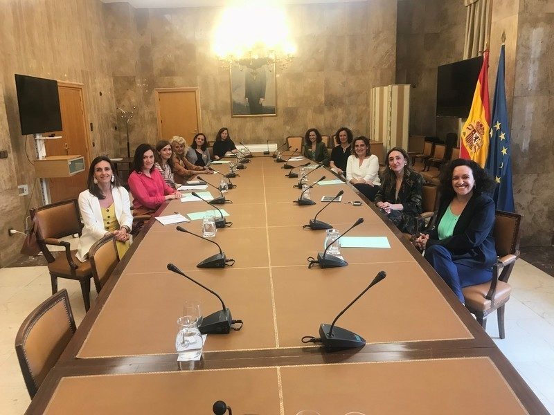 La ministra Teresa Ribera se reúne con la junta directiva de Women Action Sustainibility