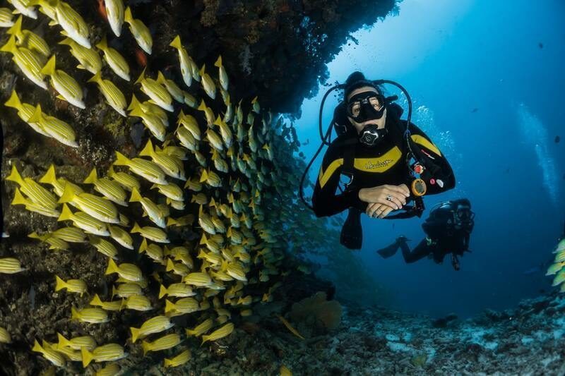 El compromiso con la limpieza de los fondos marinos como vía para "olvidar" la discapacidad