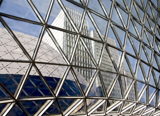 Aluminio extruido, un material clave en las construcciones saludables y energéticamente eficientes