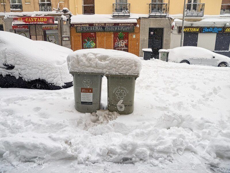 Madrid: Los servicios municipales recogen más de mil toneladas de residuos en una sola noche