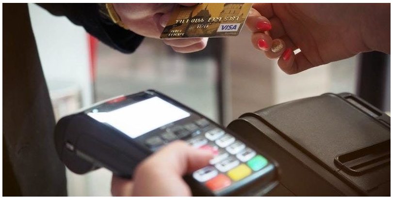 Fabricarán tarjetas bancarias con residuos reciclados procedentes del mar