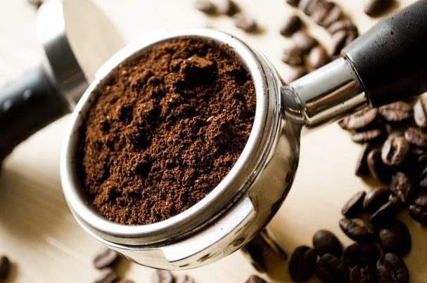 Un proyecto investiga el potencial de los posos de café como ingrediente alimenticio para ganado