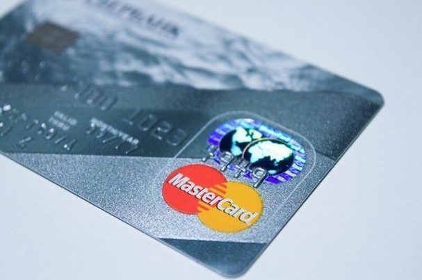 Mastercard lanza un sello que ayudará a los consumidores a identificar tarjetas sostenibles