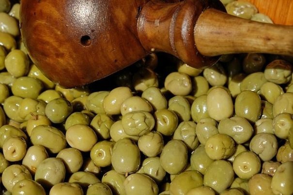 Un proyecto busca valorizar el hueso de aceituna para transformarlo en plástico biodegradable