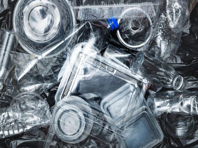Generación mundial de plástico y el desafío del bajo reciclaje: menos del 10% reutilizado