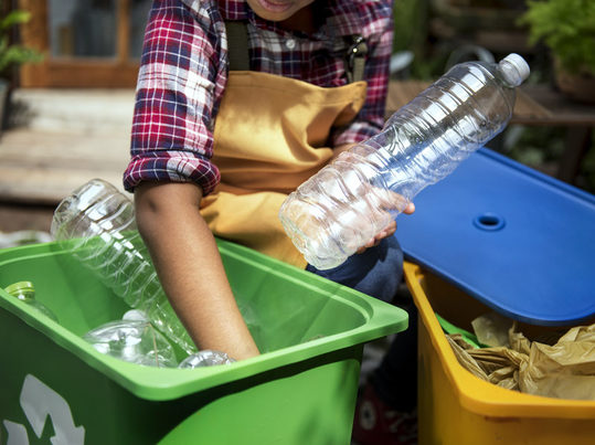 Avances en el reciclaje de bandejas de PET en Europa: progresos y desafíos persistentes