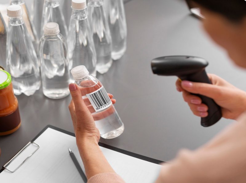 Aplicación de inteligencia visual en la detección de botellas de agua de plástico en medios acuáticos