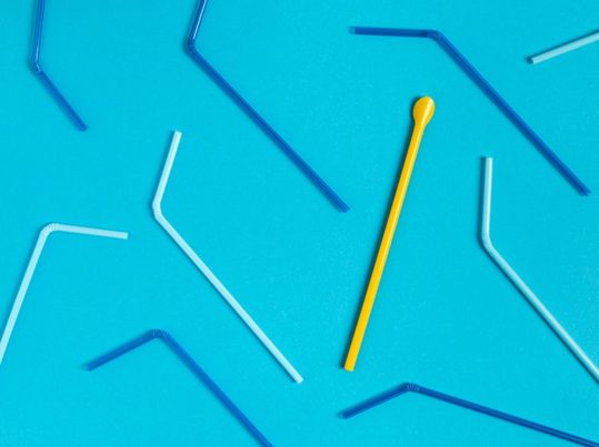 Australia pionera en sostenibilidad: primeros vasos y pajitas libres de microplásticos en hospitales infantiles