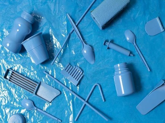 Microplásticos en la cocina: evaluación de puntos críticos de contaminación y riesgos asociados