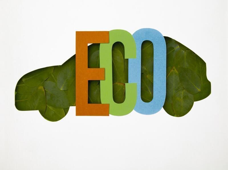 Materiales reciclados no tóxicos para mitigar emisiones odoríferas en vehículos