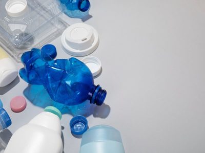 El reciclaje químico de plásticos bate récords: un informe revela un cambio de rumbo