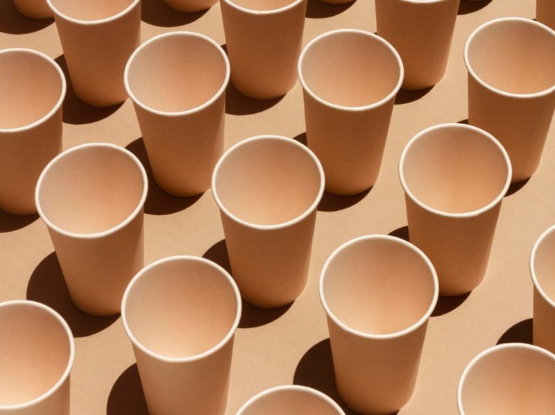 Innovación en envases: recubrimientos de celulosa para reducir residuos