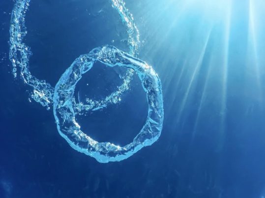 Innovación azul: transformando plásticos oceánicos en recursos sostenibles