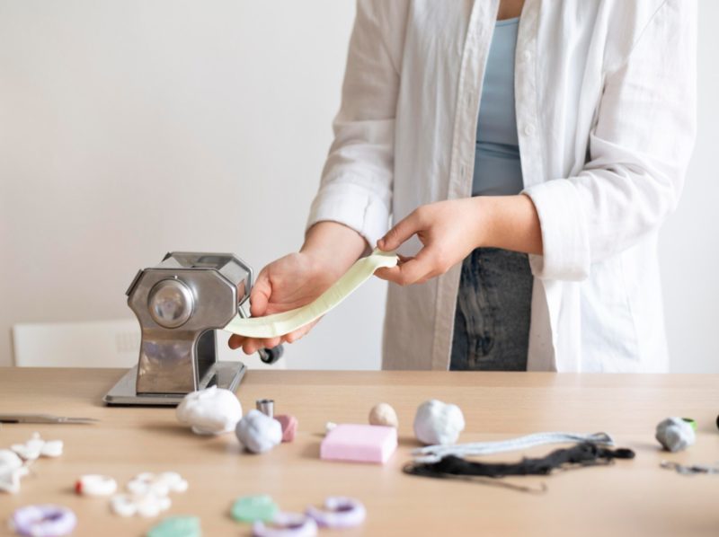 Conversión de biorresiduos en biomateriales funcionales: piel vegana y microencapsulación activa