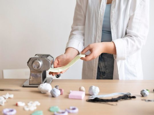 Conversión de biorresiduos en biomateriales funcionales: piel vegana y microencapsulación activa