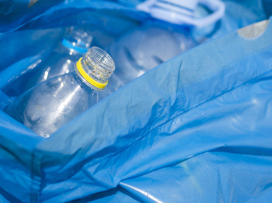 Microplásticos en agua potable: distribución, rutas de entrada y eficacia de eliminación en sistemas de tratamiento