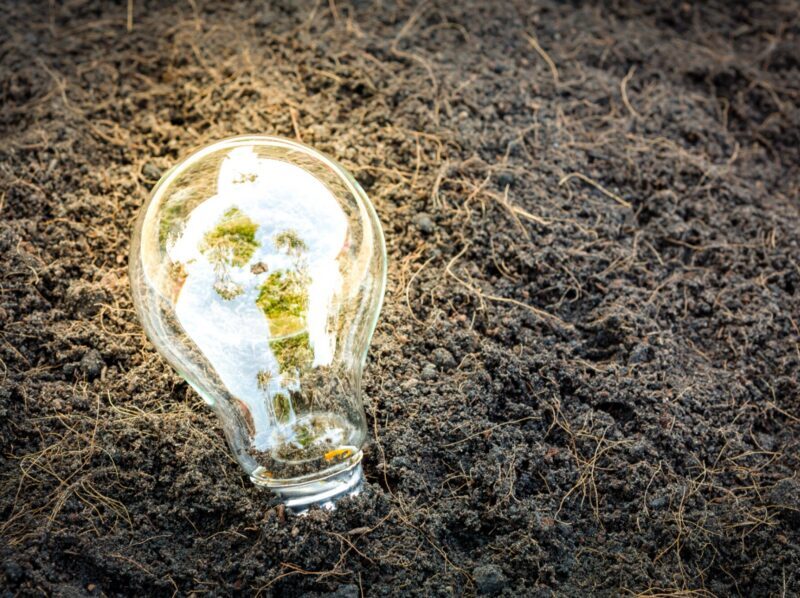 Plástico, sol e hidrógeno: la fórmula de Cambridge para valorizar residuos difíciles de reciclar 