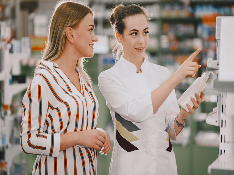 Una etiqueta compostable para frutas busca adaptarse a los nuevos requisitos europeos de envases