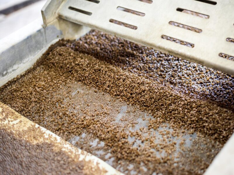 Finlandia valida el uso de residuos de café para producir tintas de impresión