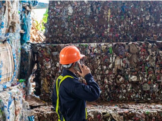 China busca elevar la producción de plástico reciclado a 19,5 millones de toneladas anuales en 2030